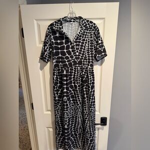 Long dress with black and white pattern